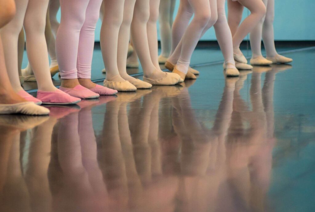 相模原のバレエ教室野沢きよみバレエスタジオ-子供たちの足