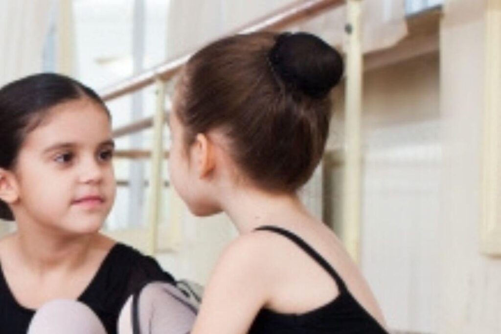 シニヨン の女の子